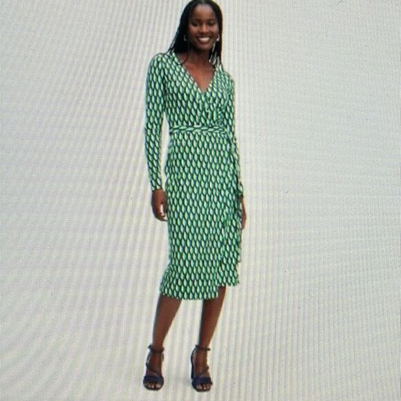 DVF Green Geometric Print Wrap Dress 👗 Chic & Polished! Great for Travel 🧳 ✈️ - Picture 10 of 17